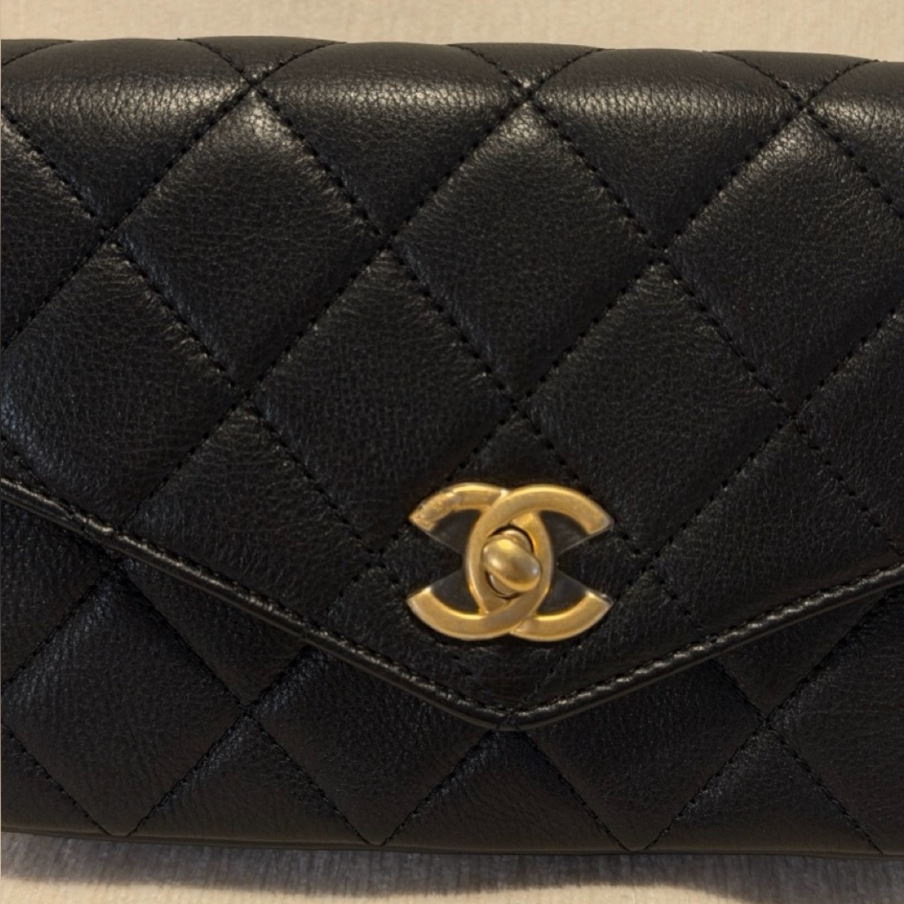Chanel Envelope Flap Waist Bag -quilted Black Leather - Picture 9 of 16